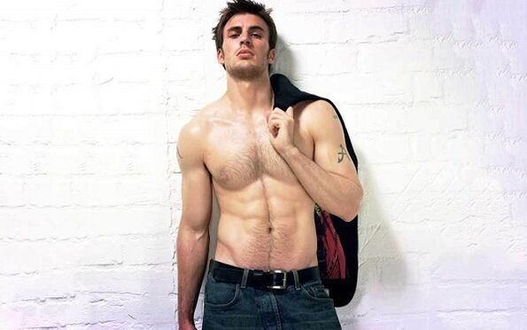 sexy muž s zvětšeným penisem