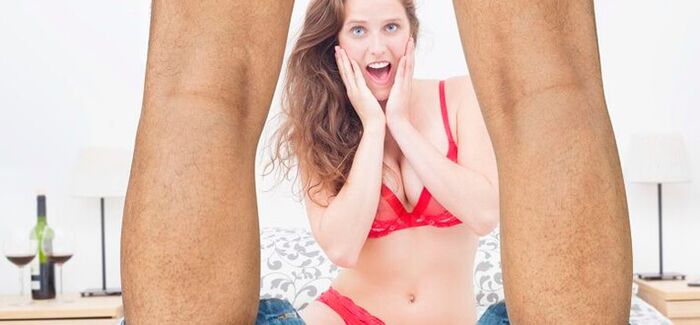 žena překvapená zvětšenou velikostí mužského penisu fotografie 2